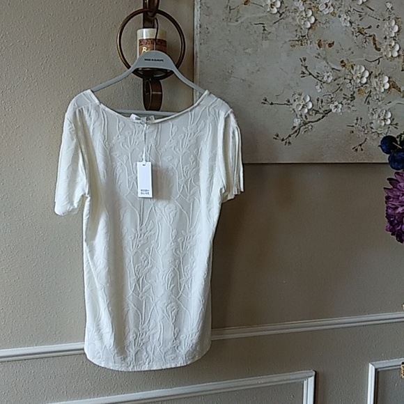 NWT Off White Texture Cold Shoulder Top By Rose + Olive. Size M - Picture 17 of 17